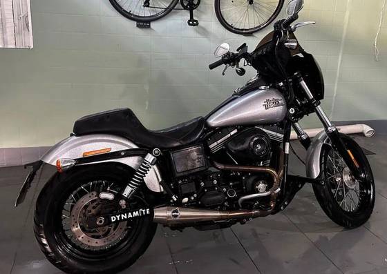 HARLEY-DAVIDSON DYNA STREET BOB 